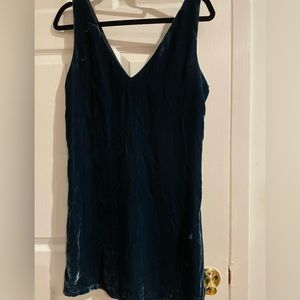 Velvet dress. Never used. Green